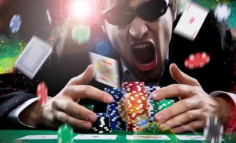 বাংলাদেশি ব্যবহারকারী মোবাইলে 77bet apk লাইভ ক্যাসিনো দেখছেন